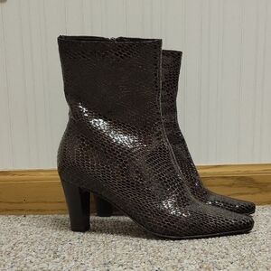 Aquatalia Zoly-V Dark Brown Viper Snakeskin Heeled Boots Sz 6